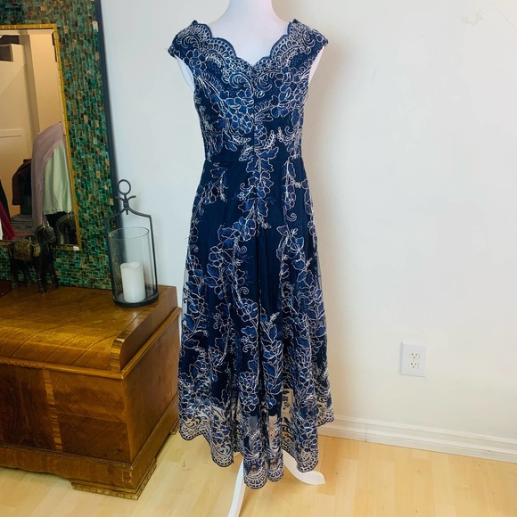 City Goddess London Embroidered Lace Midi Bardot Dip Hem Dress Formal Navy Sz 10 - Picture 8 of 15